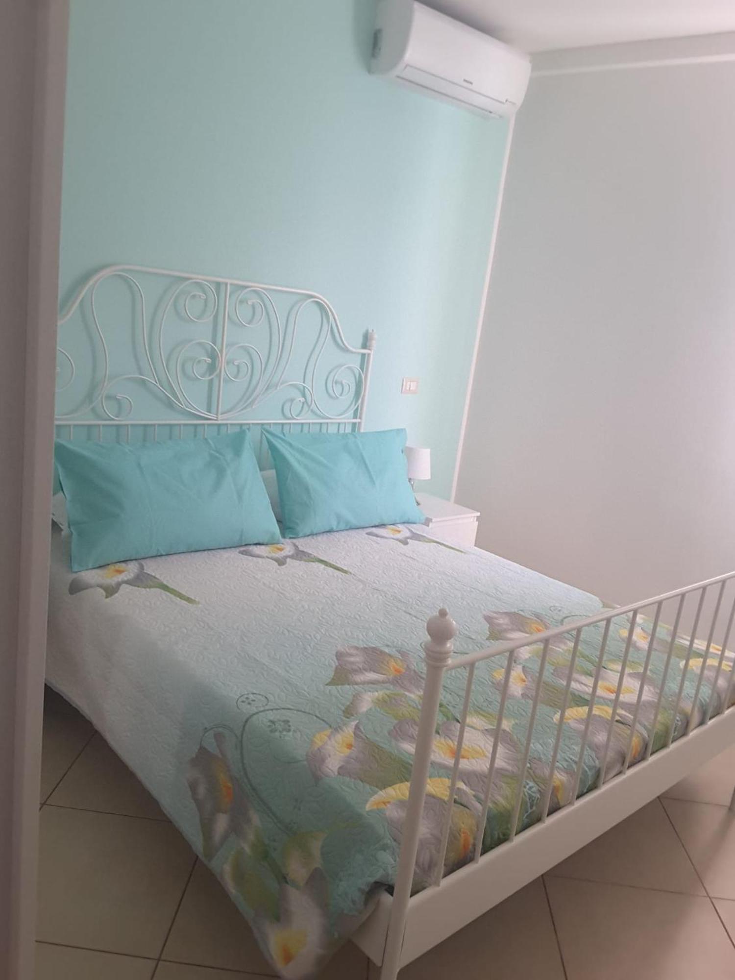 Iriss Bed & Breakfast Taormina Bagian luar foto