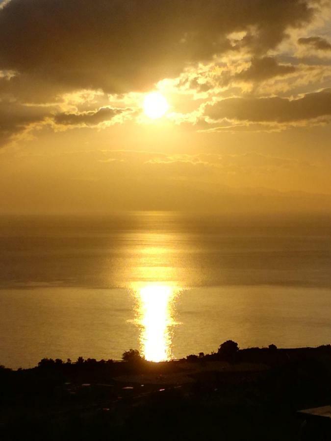 Iriss Bed & Breakfast Taormina Bagian luar foto