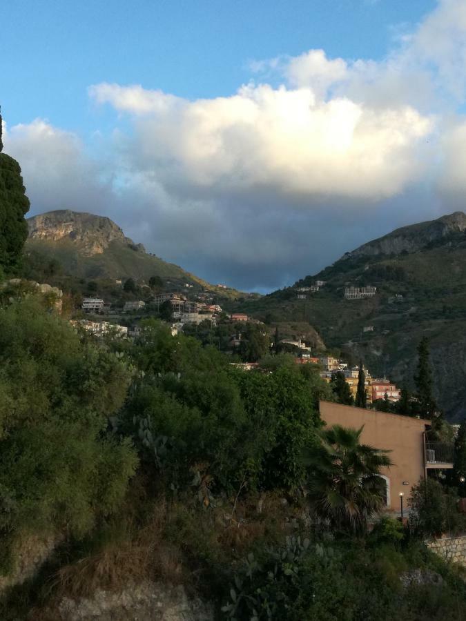 Iriss Bed & Breakfast Taormina Bagian luar foto