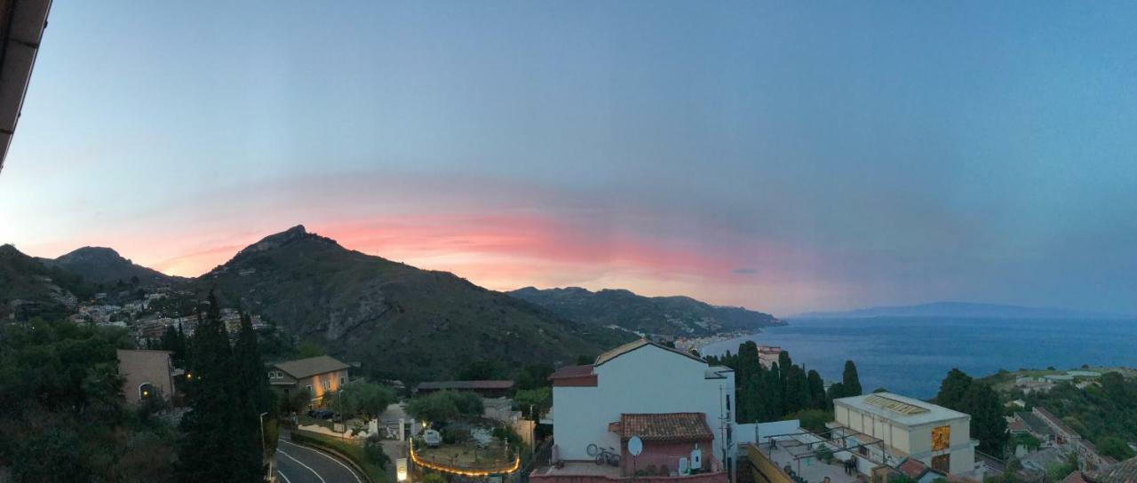 Iriss Bed & Breakfast Taormina Bagian luar foto