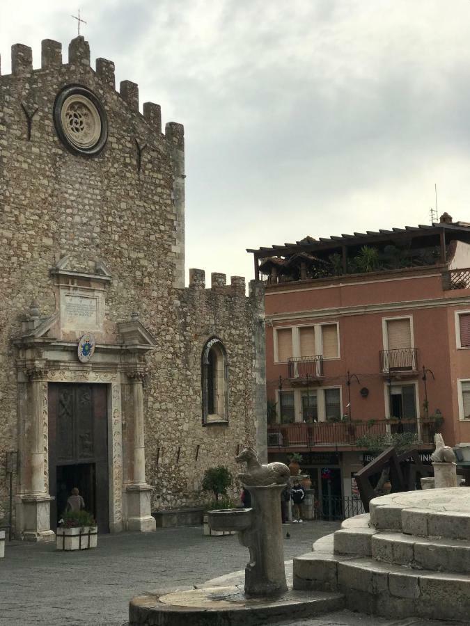 Iriss Bed & Breakfast Taormina Bagian luar foto