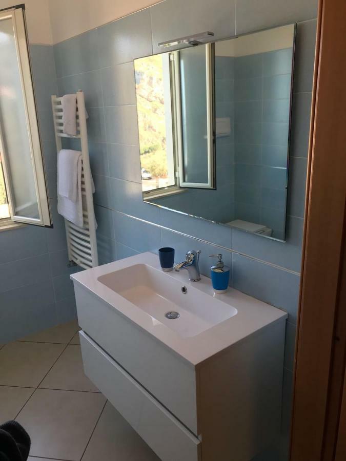 Iriss Bed & Breakfast Taormina Bagian luar foto