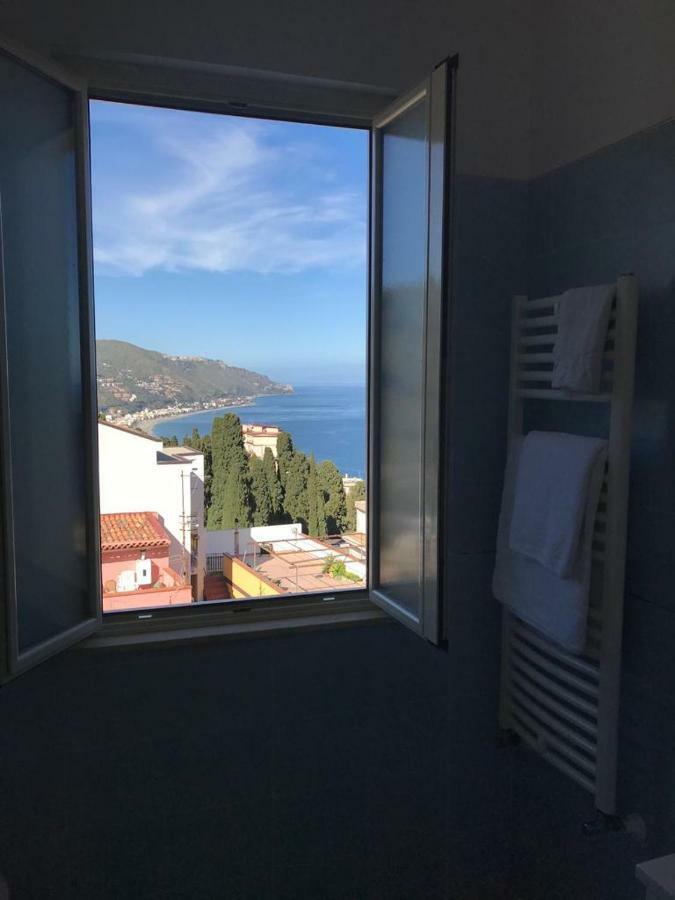 Iriss Bed & Breakfast Taormina Bagian luar foto